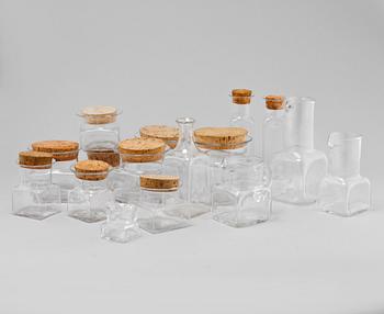 BURKAR SAMT KARAFFER, 16 st, glas, "Sill i kvadrat", Signe Persson Melin, Boda, 1900-talets andra hälft.