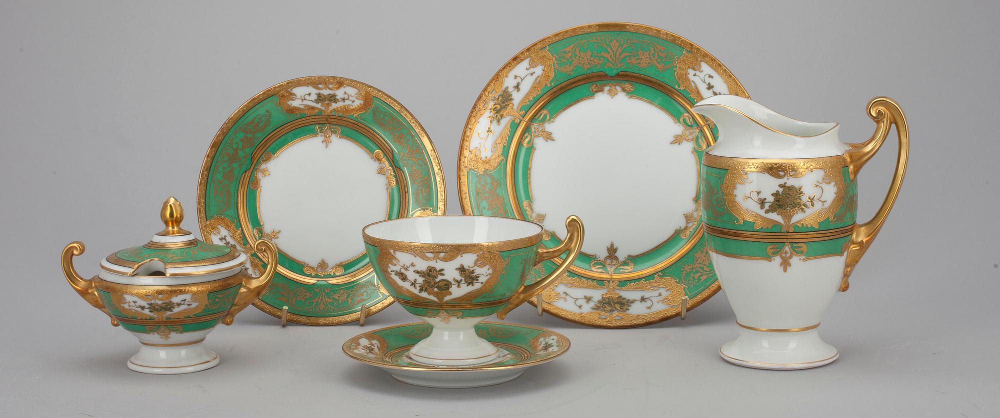 SERVIS, ca 111 delar, porslin, Epiag Royal Tjeckoslovakien och Hutschenreuther, Selb Bavaria, 1900-talets början.