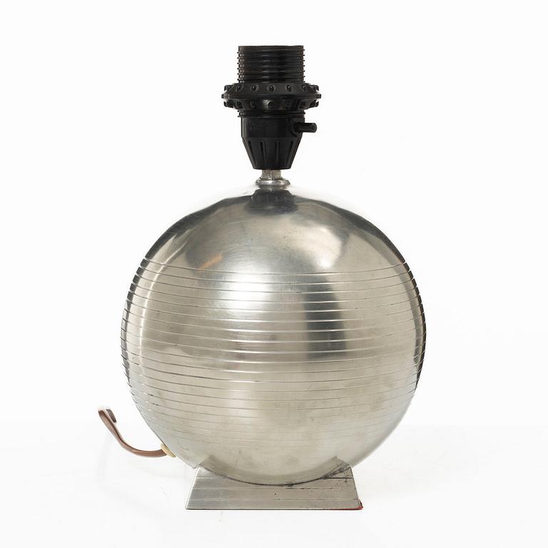 Guldsmedsaktiebolaget (GAB), bordslampa, tenn, Stockholm 1934.