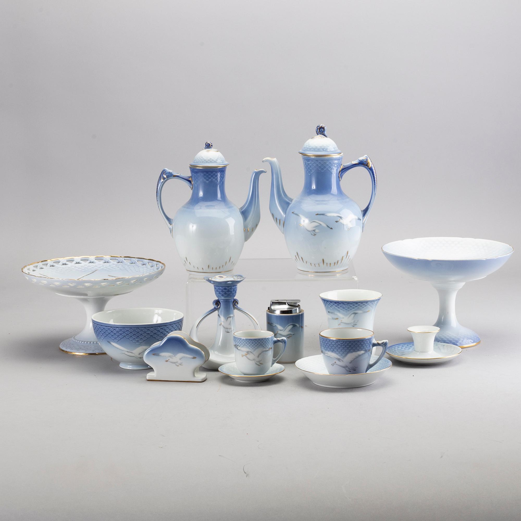 A Måsen coffee and tea service ca 145 pcs Bing & gröndahl Denmark 19th/20th century.