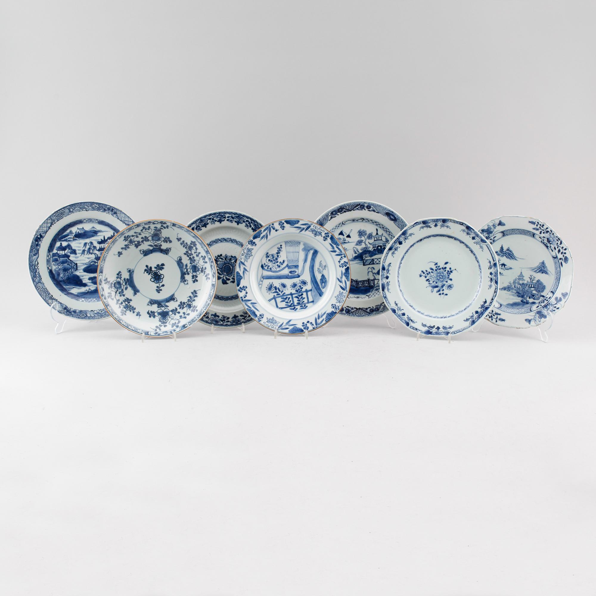 TALLRIKAR, 7 st, olika, porslin, Kina, 1700-tal.