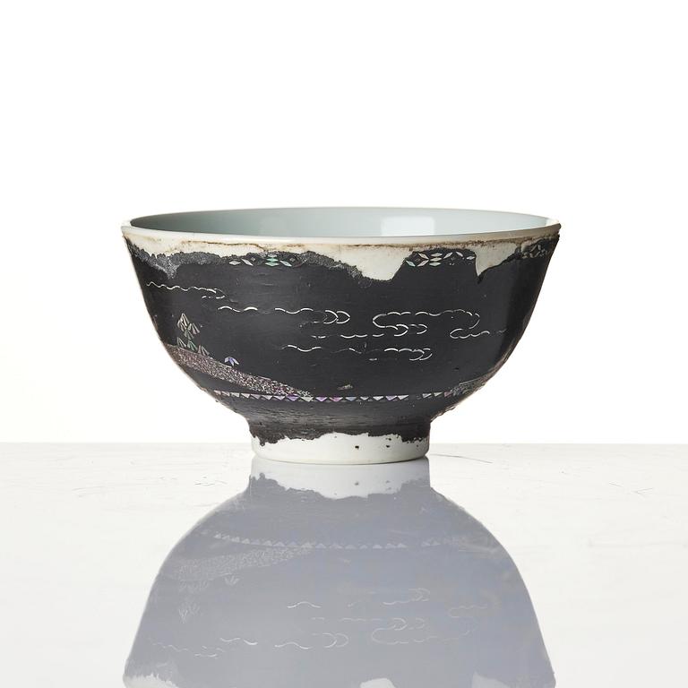 A lacque burgaute bowl, Qing dynasty, 18th century.
