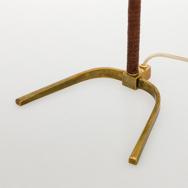 Paavo Tynell, a mid-20th century '9224' table lamp for Taito Finland.