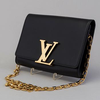 A "Chain Louise GM" by Louis Vuitton.