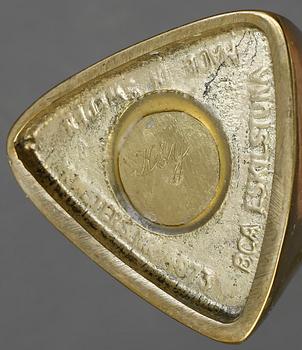 LJUSSTAKAR/VASER, ett par, mässing, Eskilstuna, signerade KEY, designade av K-E Ytterberg för BCA Eskilstuna, 1960-tal.