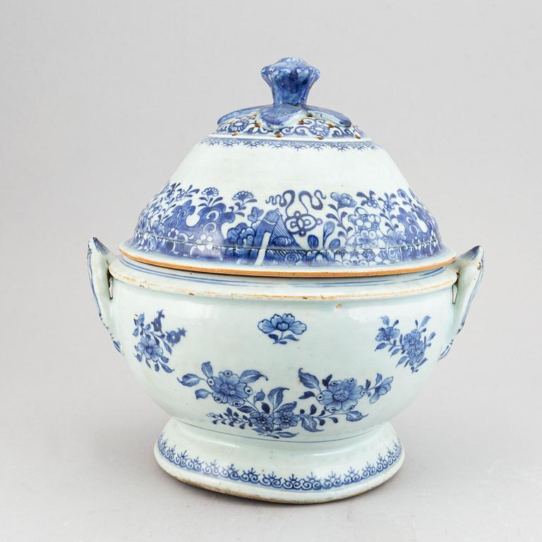 Matservis, 37 delar, kompaniporslin. Qingdynastin, Qianlong (1736-95).