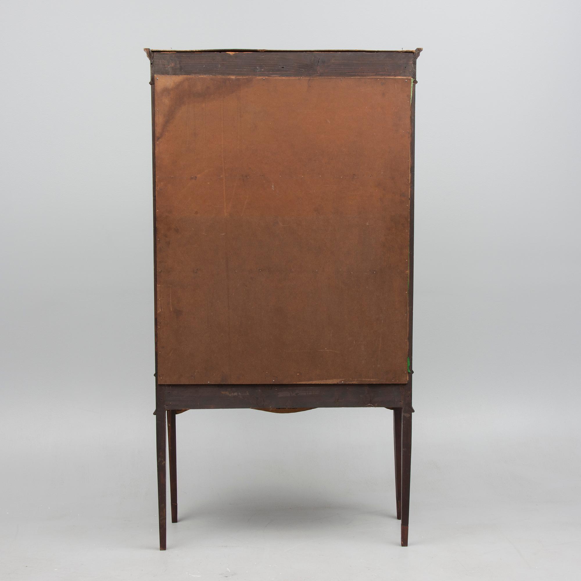 VITRINSKÅP, England, 1900-talets första hälft.