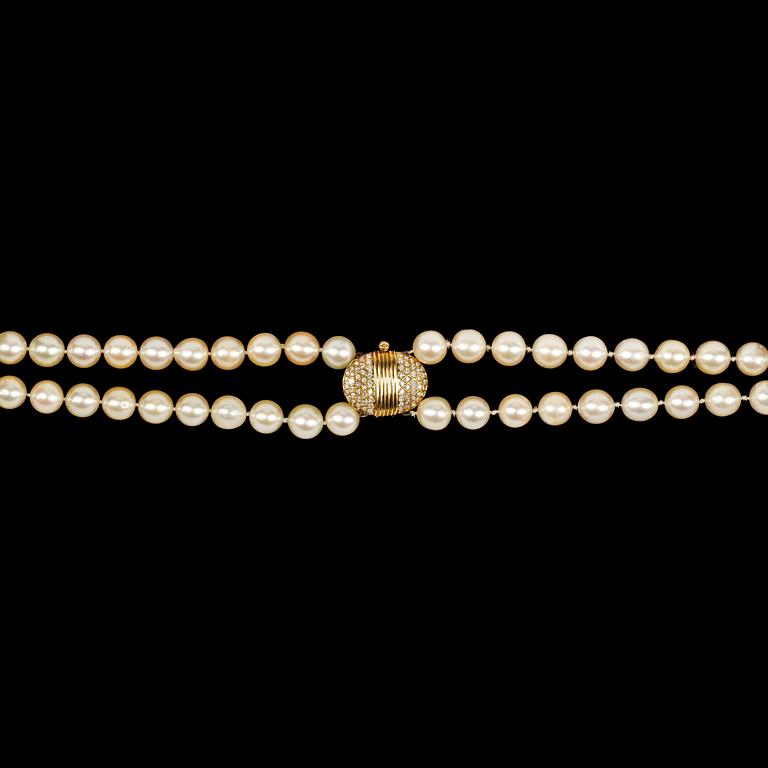 COLLIER, odlade pärlor med lås i 18k guld med smådiamanter.