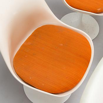 Eero Saarinen, A 'Tulip' furniture set, table with eight chairs, Knoll International, 1970s.