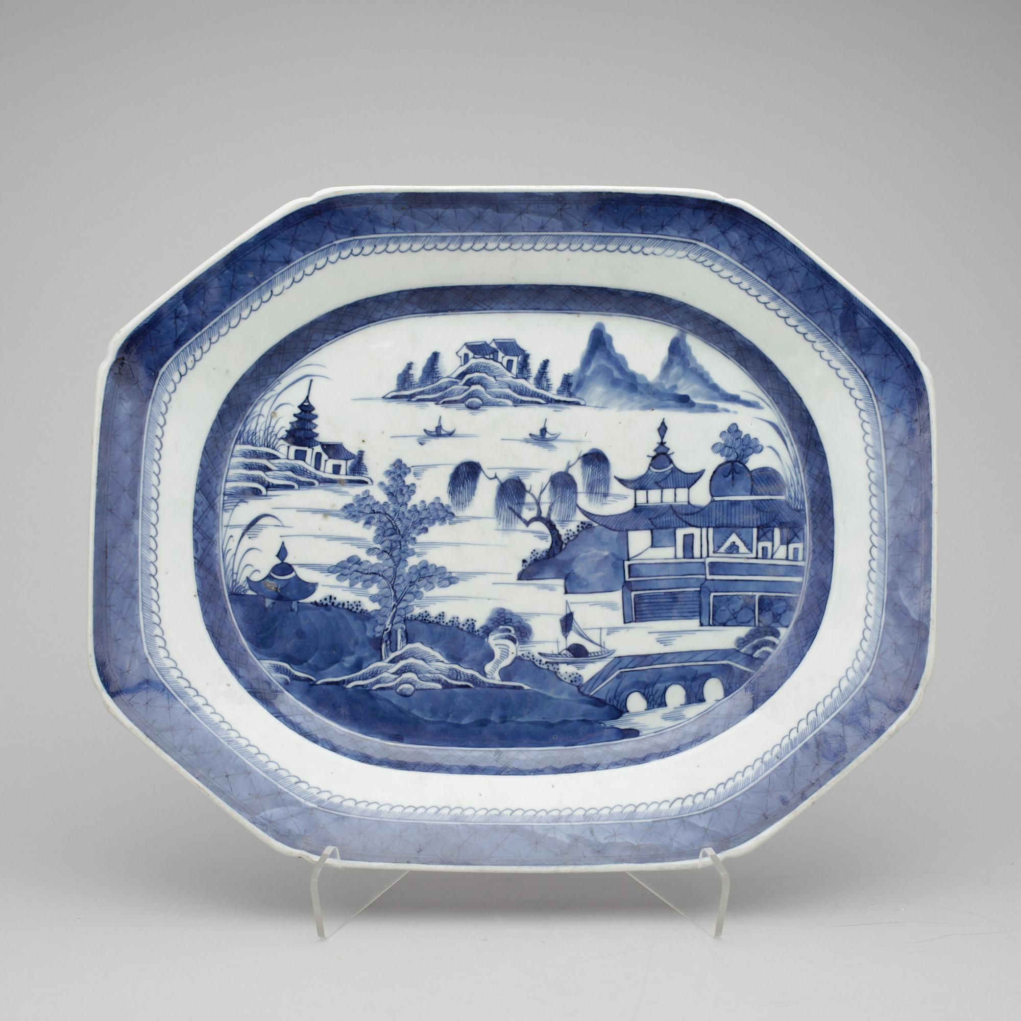 STEKFAT, porslin, Qingdynastin, Jiaqing (1796-1820).