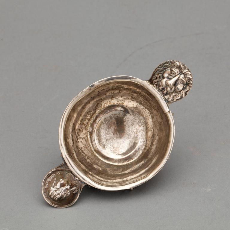 BÄGARE OCH KÅSA, silver, bla Nils Öhstedt, Piteå. 1800-tal. Tot ca 112 gram.