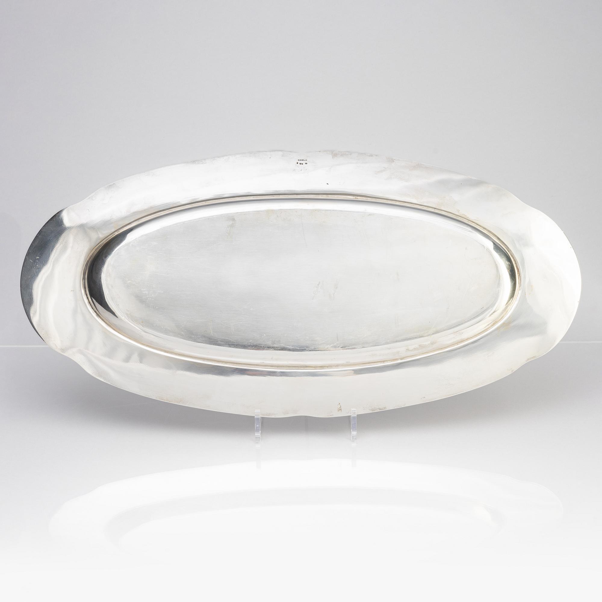A silver fish serving dish, W.A. Bolin, Stockholm 1926.