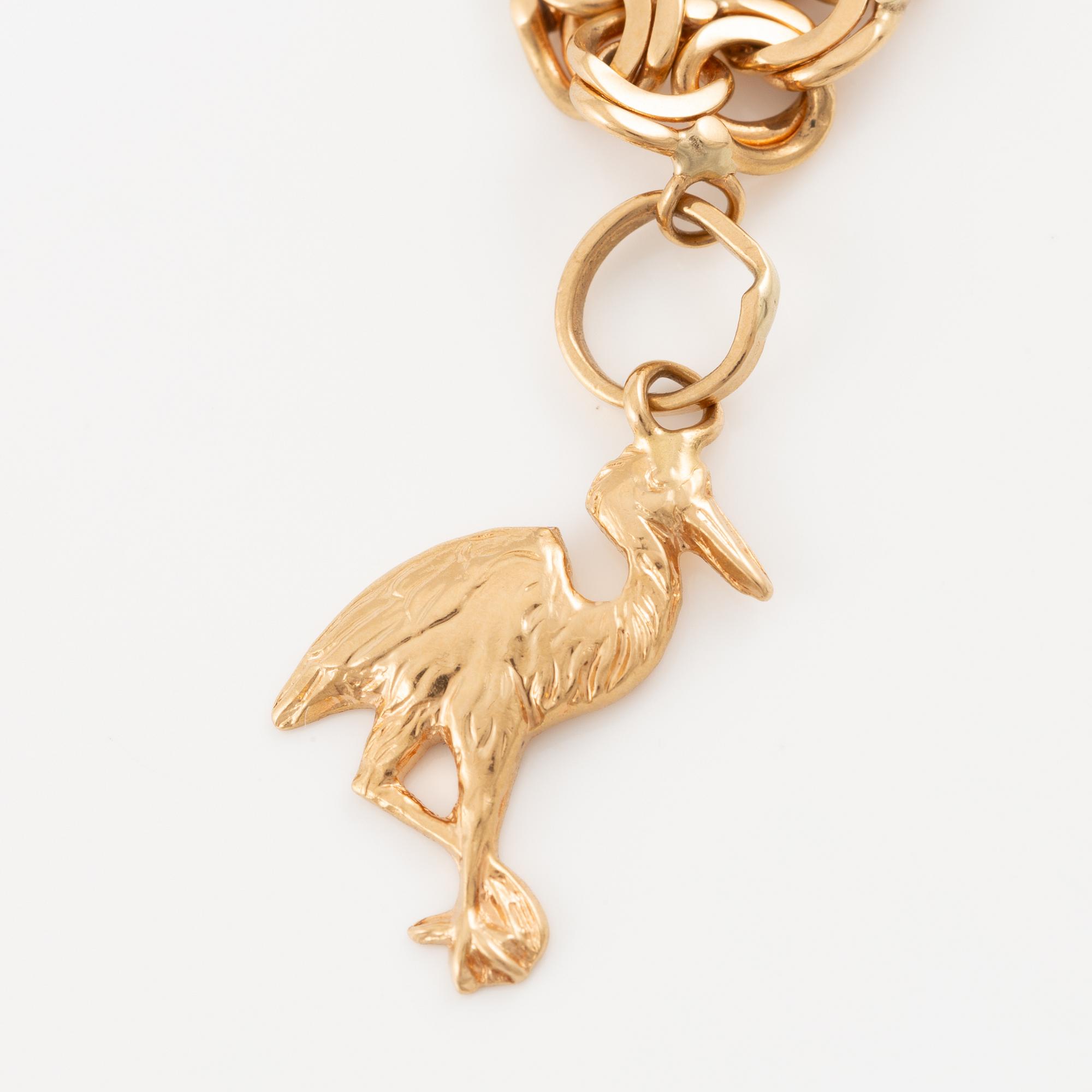 Bracelet 18K gold with charms.