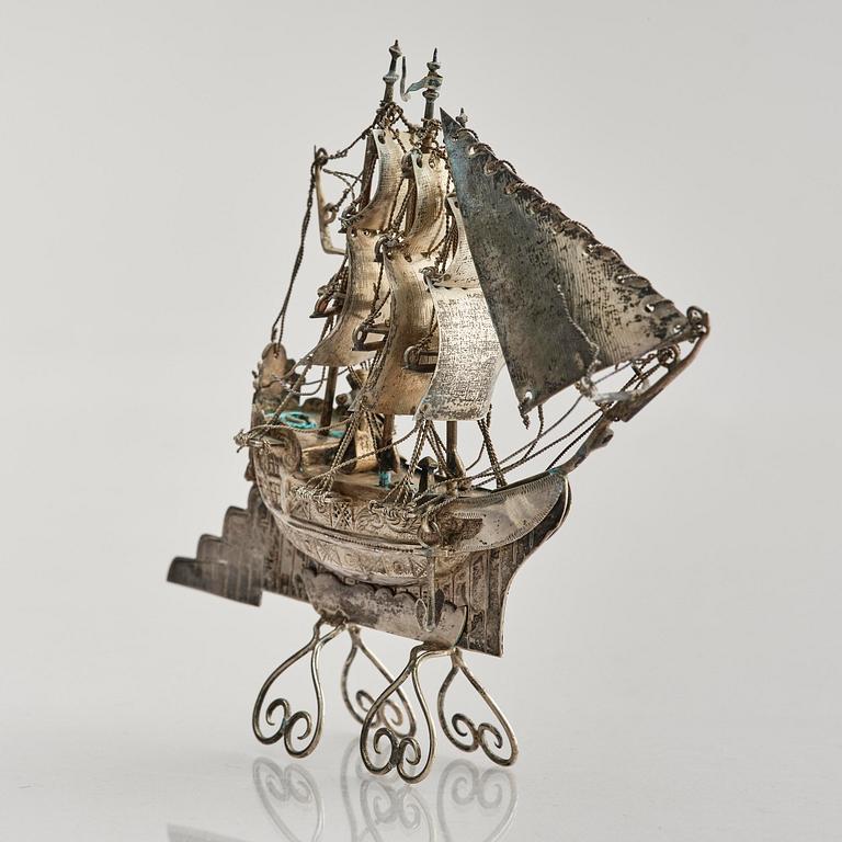 Two Chinese silver models of djunks, Shanghai, around 1900.