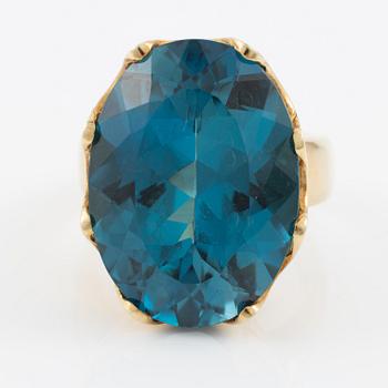 Ring, cocktailring, 18K guld med blå topas.