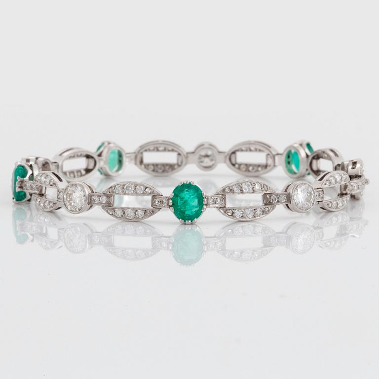 An 18K white gold bracelet set with faceted emeralds.