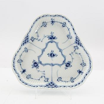 Servis 87 dlr, "Musselmalet - whole and half blonde", Royal Copenhagen Denmark porcelain.