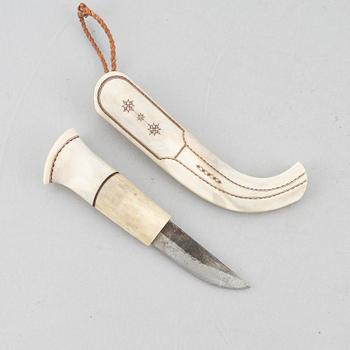 Per Isak Juuso, a reindeer horn knife, Karesuando.