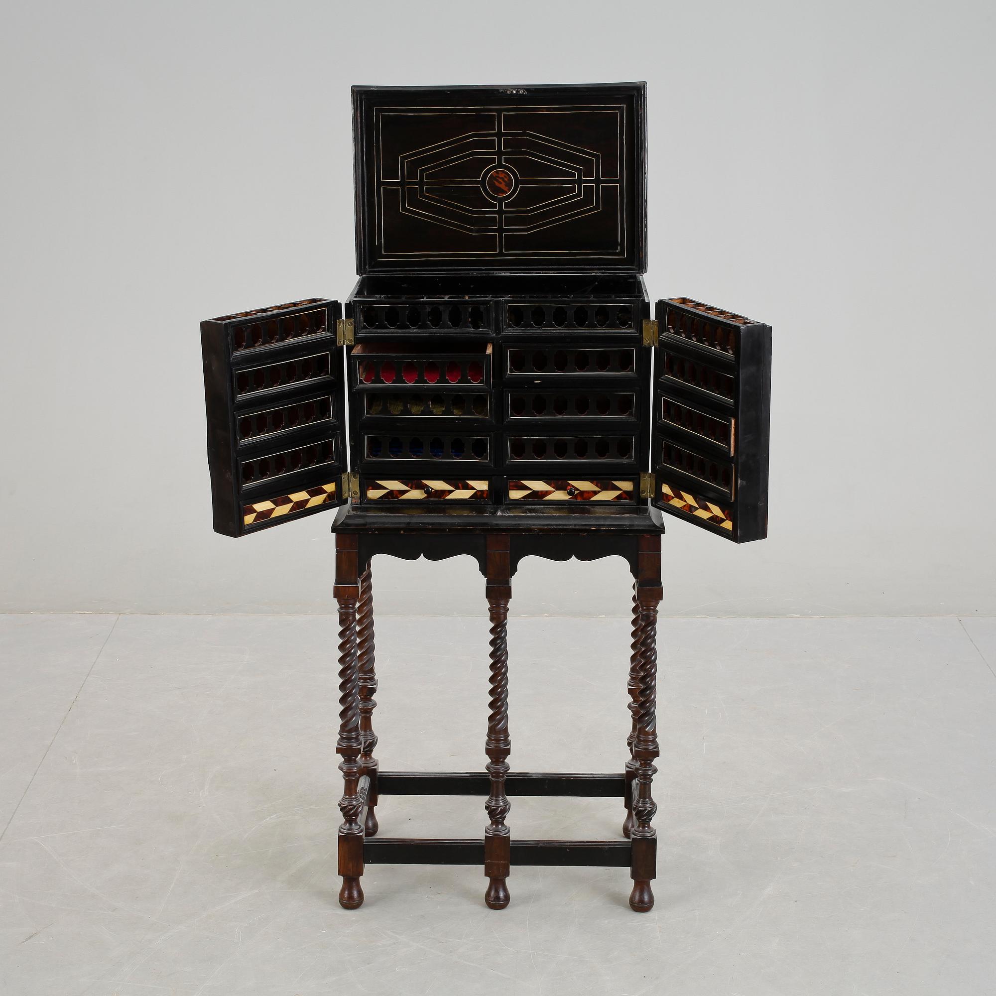 KABINETTSKÅP, barock, 1700-tal.