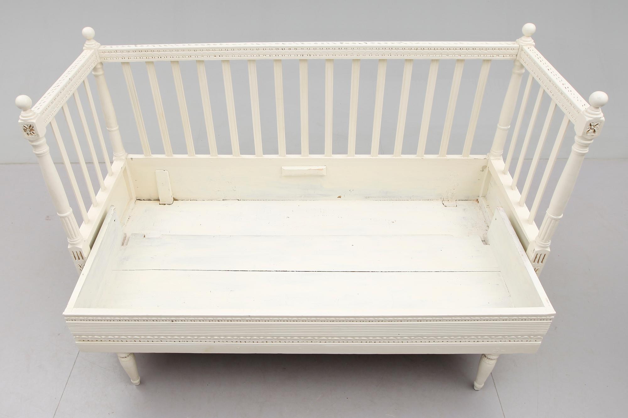 SOFFA, sengustaviansk, omkring år 1800.