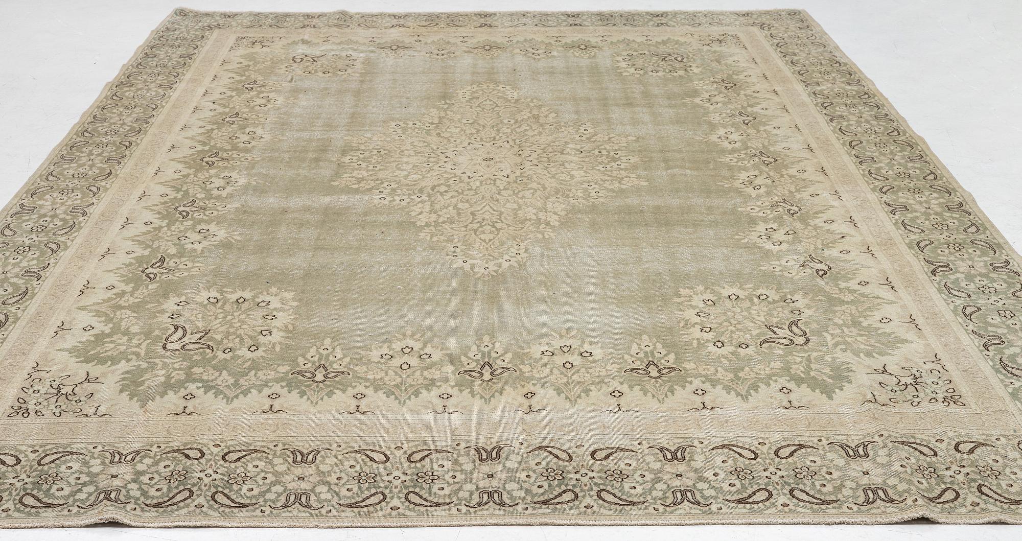 Rug, Vintage design, approx. 400 x 278 cm.