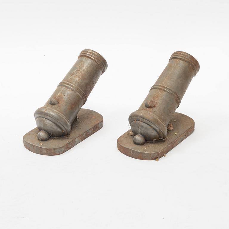 A pair of iron decoration cannons, 20th century.