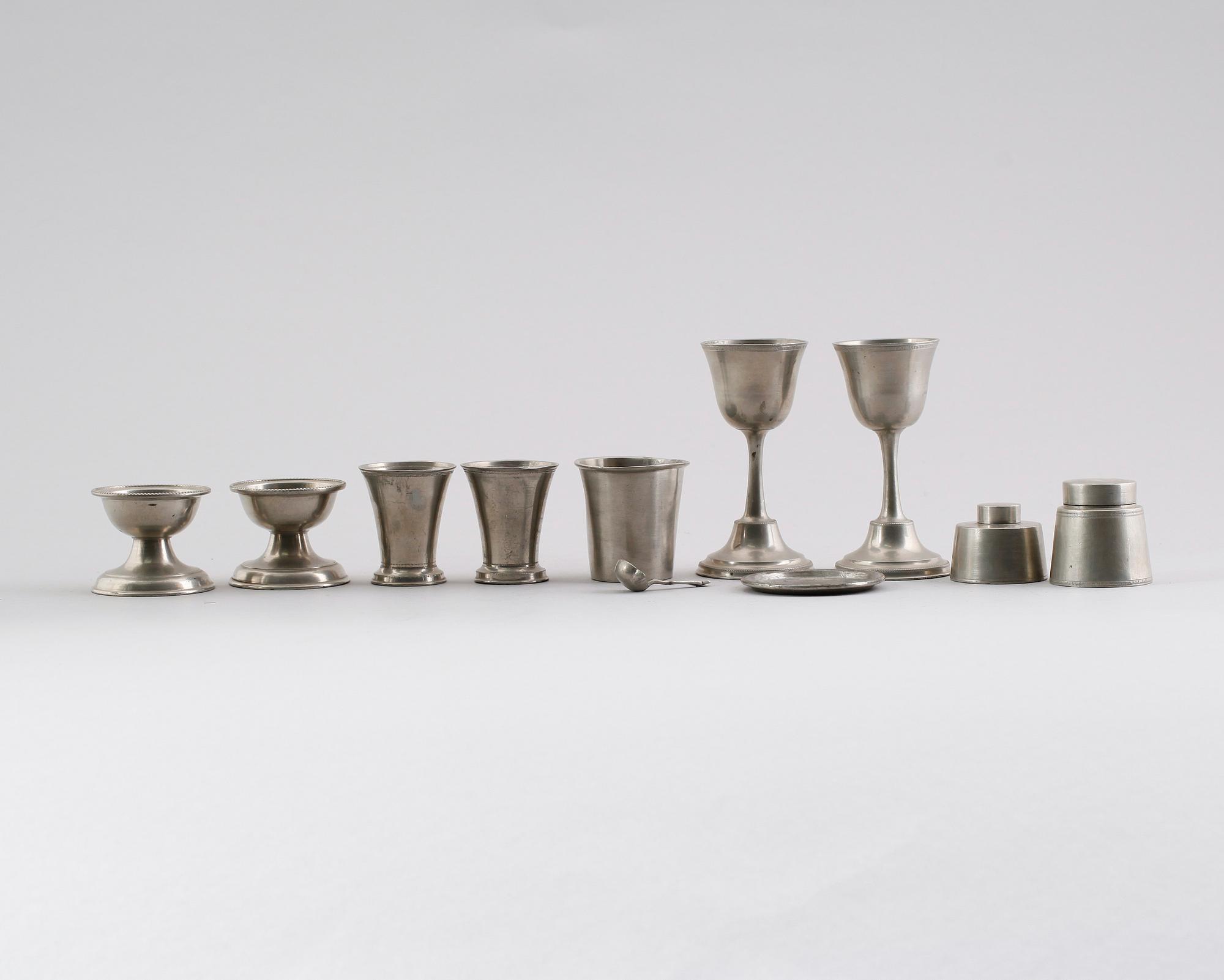 SAMLING TENNFÖREMÅL, 9 delar, 1800-/1900-tal.