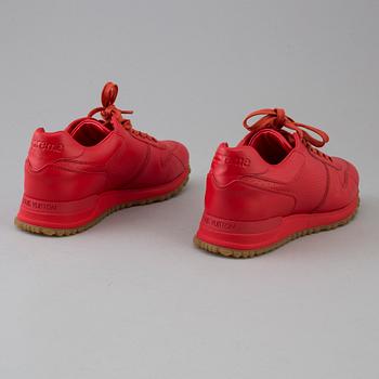 Sneakers by Louis Vuitton + Supreme, size 5,5.