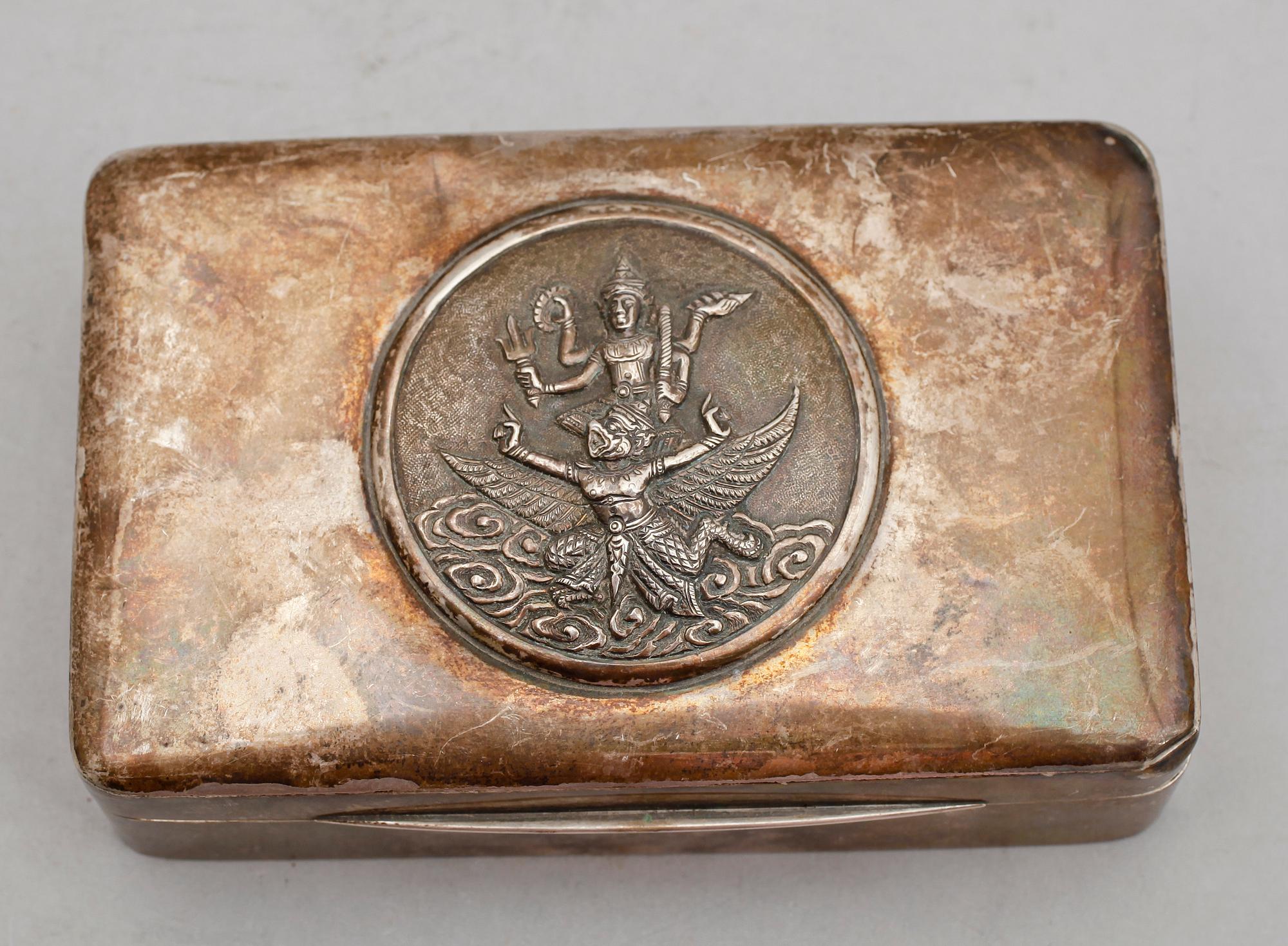 CIGARRLÅDA,  sterlingsilver, Siam, 1900-talets första hälft. Vikt med inredning ca 282 g.
