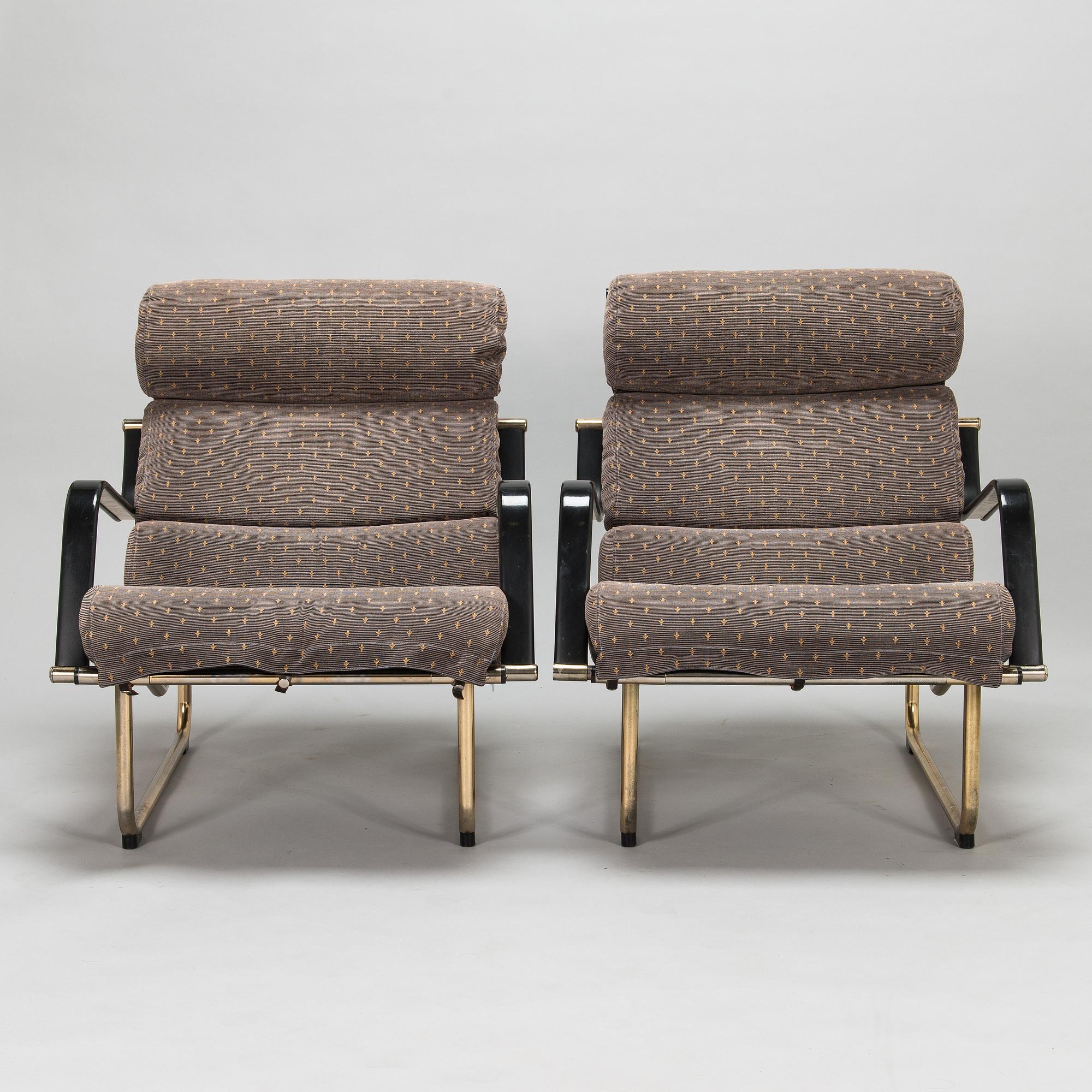 Yrjö Kukkapuro,  A pair of 1980s 'Remmi' armchairs for Avarte, Finland.