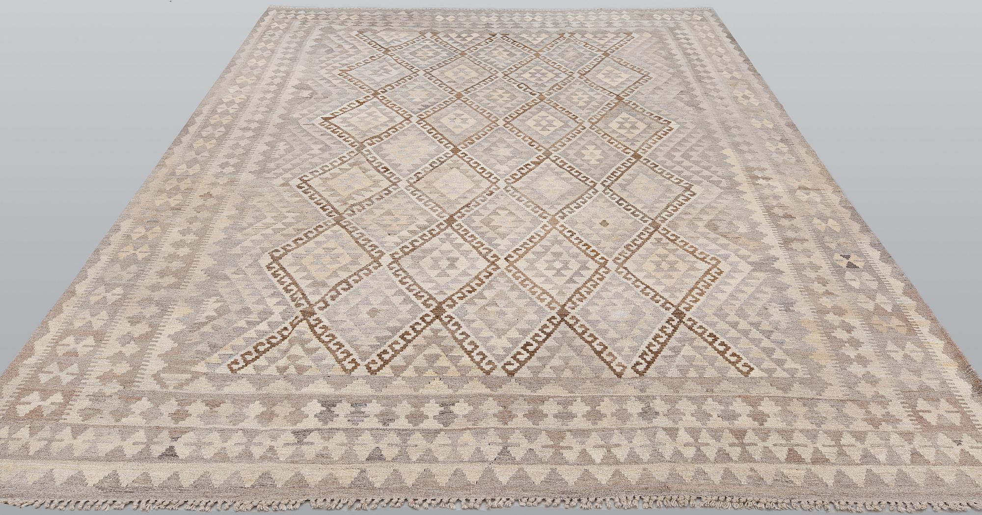 A kilim carpet, ca 312 x 220 cm.