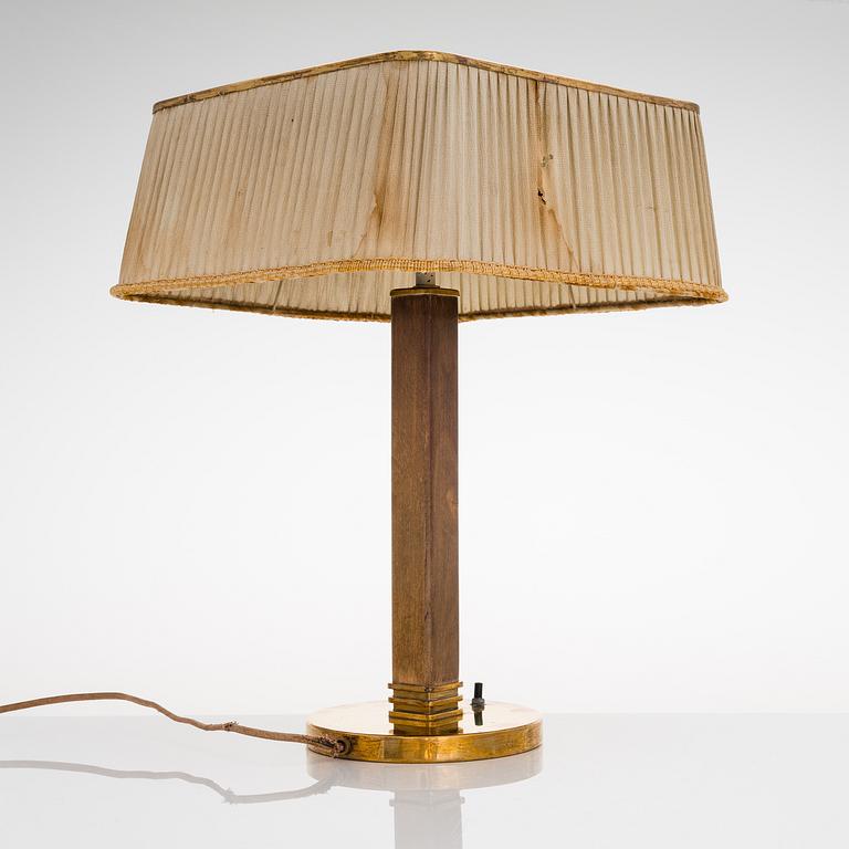 Paavo Tynell, A mid 20th century '5066' desk lamp for Taito Oy, Finland.