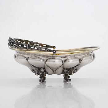 Sazikov parcel-gilt bread basket, Moscow 1849, struck with mark of the Purveyor to the Imperial Court.