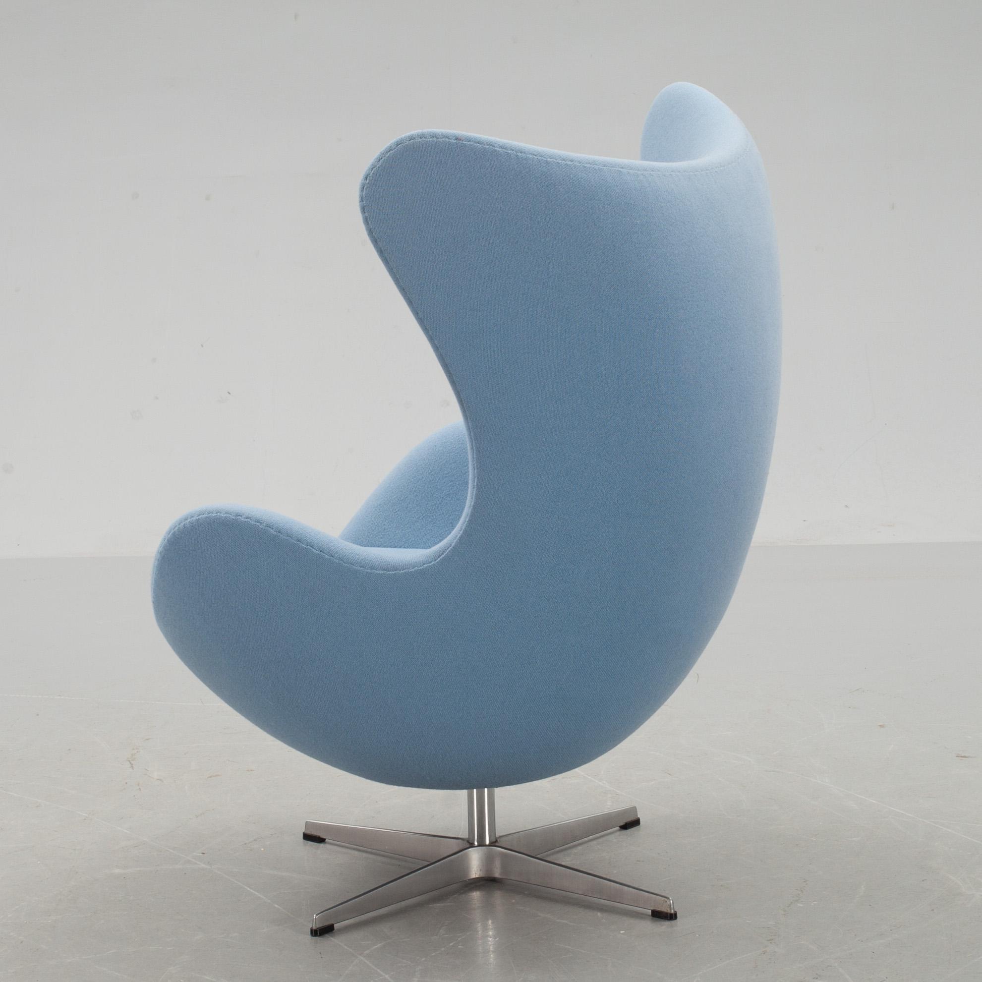 FÅTÖLJ, Arne Jacobsen "Ägget" Fritz hansen 1992.