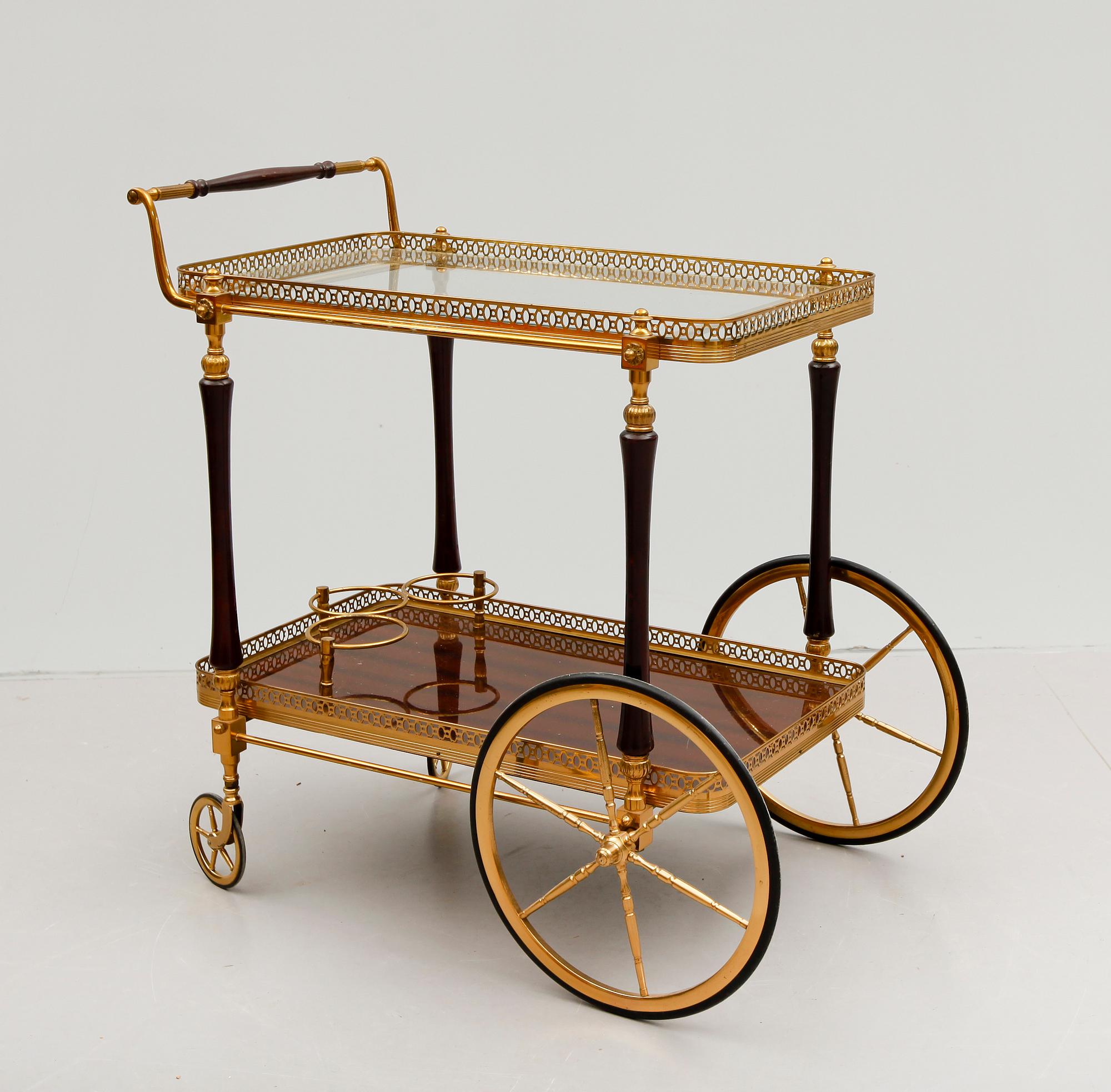SERVERINGSVAGN, 1900-talets andra hälft.