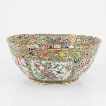 A Canton porcelain punch bowl, Qing dynasty, 19th Century.