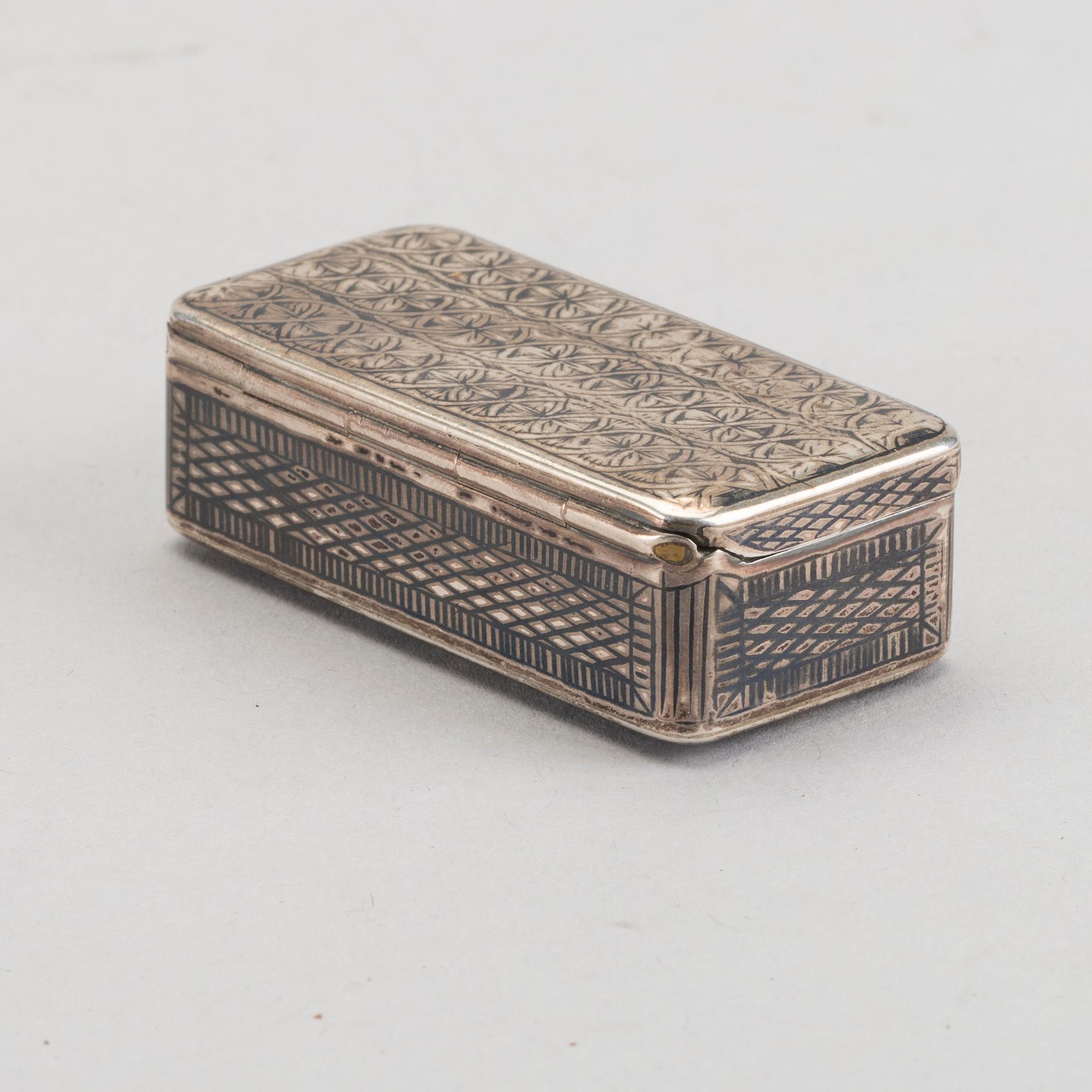 A Russian niello silver box mark of Moskow 1837 assay mark of Nikolaì Lukich weight ca 45 gr.Dubrovin, weight ca 44 gr.