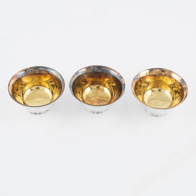 Supkoppar för saké, 3 st, silver, Japan, 1900-talets andra hälft.