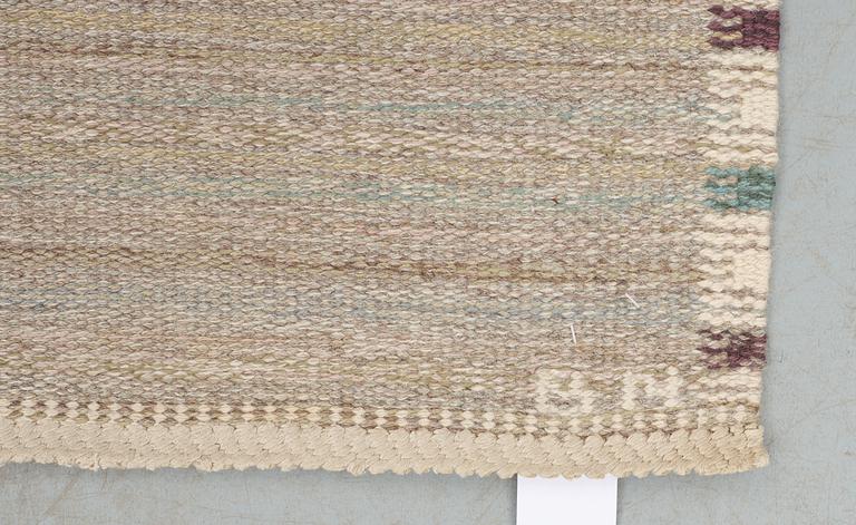 MATTA. Variation av mönstret "Falurutan" (eventuellt: blond E). Rölakan. 143,5 x 75 cm. Signerad AB MMF BN.