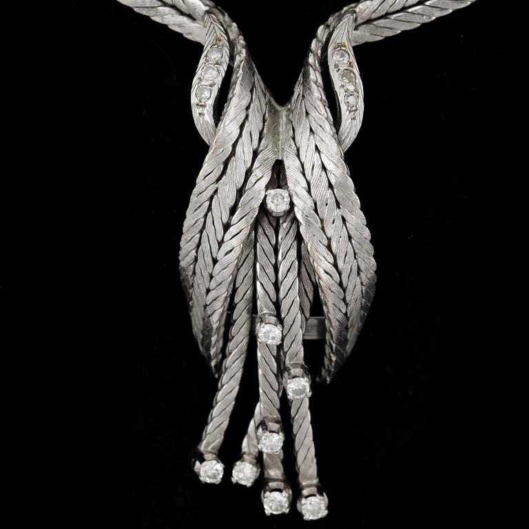 COLLIER, 18k vitguld med briljantslipade diamanter tot ca 0,25 ct. Vikt ca 43 gram.