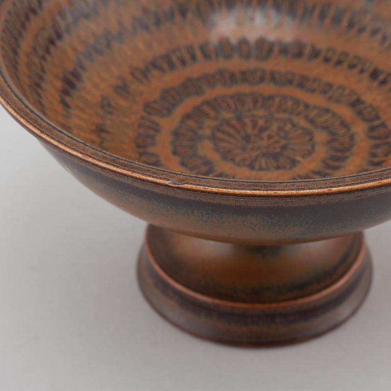 A mid 20th cenutry bowl, designed by Stig Lindberg for Gustavsberg.