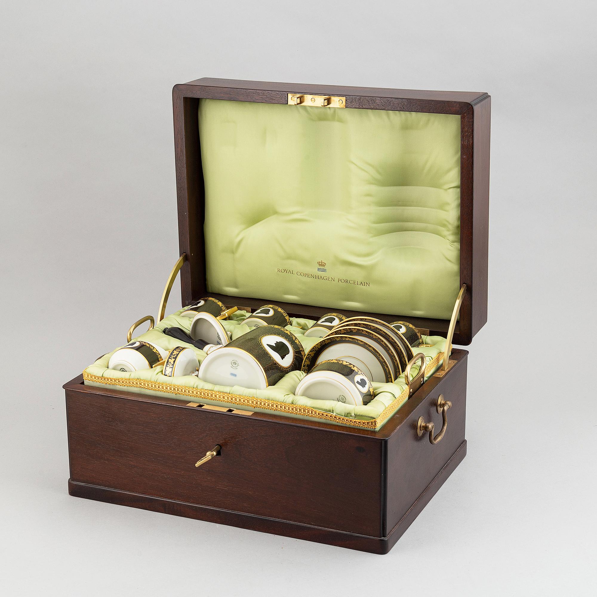 Royal Copenhagen, kaffeservis/presentationsservis, 9 delar, porslin, Danmark.