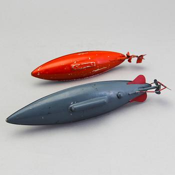 Two tinplate submarines by Gebrüder Bing and Arnold, Germany, first half of the 20th century.