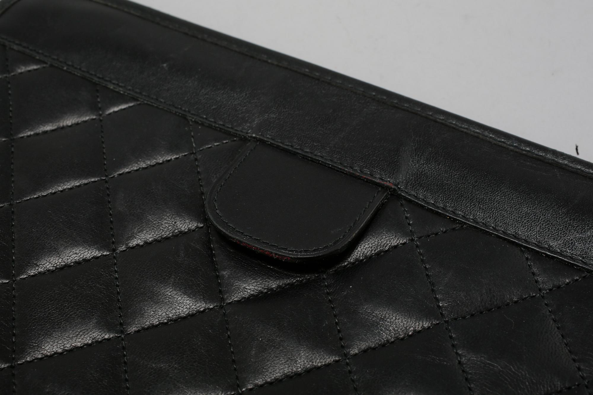 NECESSÄR, Chanel.