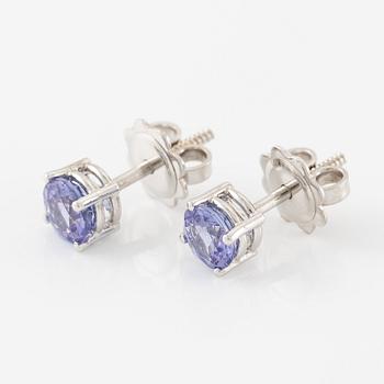 Earrings 18K white gold with tanzanites.