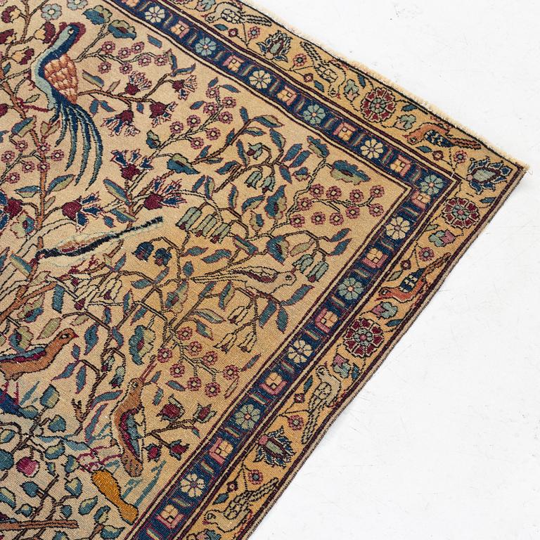 A carpet, semi-antique persian possibly Esfahan/Tehran/Kashan ca 259 x 156 cm.