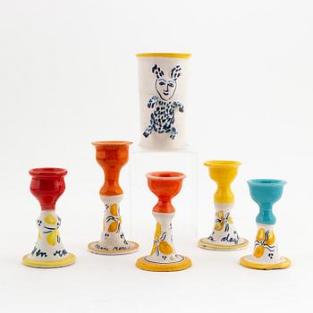 Ulrica Hydman-Vallien, five ceramic egg cups and a vase.