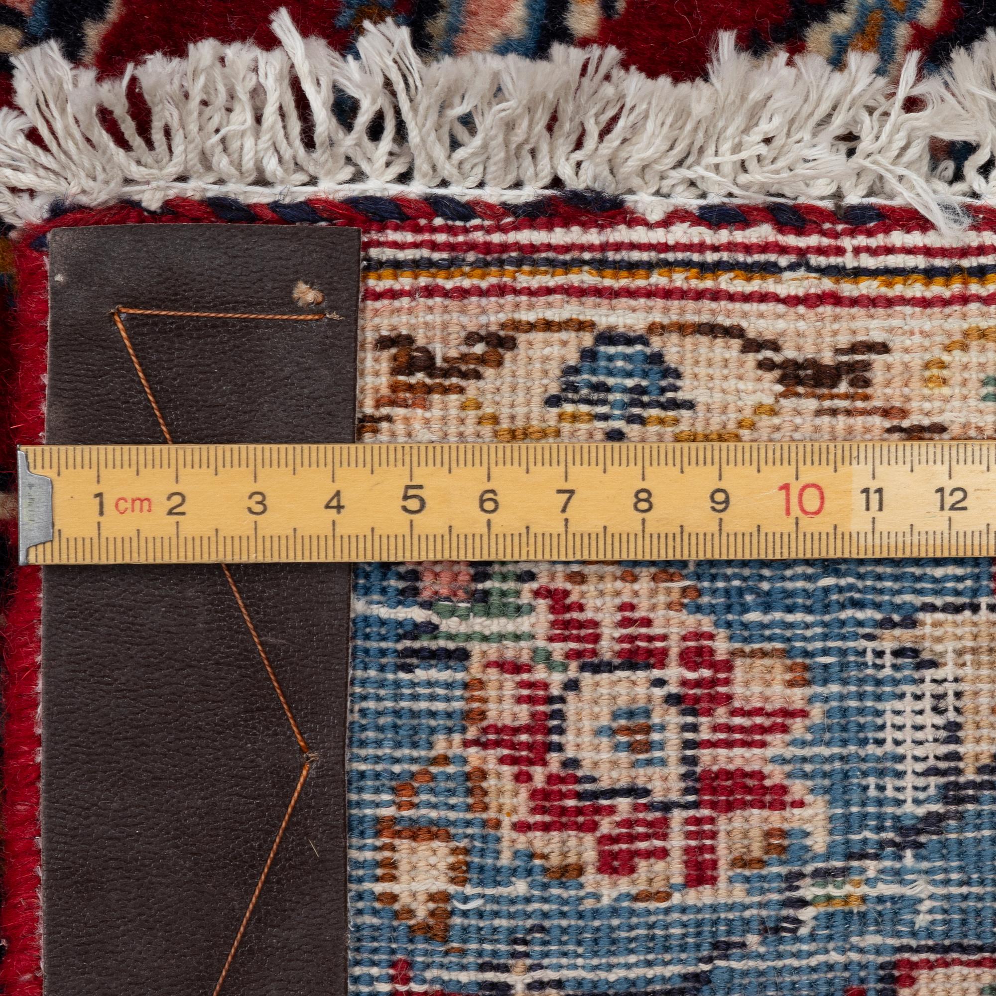 A Kashan carpet, a. 407 x 265 cm.