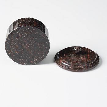 A Swedish Empire 'Rännås' porhyry butter box with cover, Älvdalen, early 19th century.
