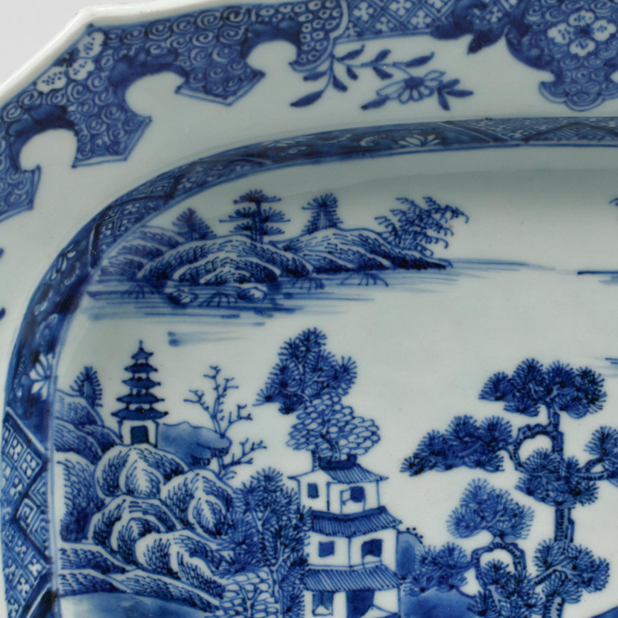 UNDERFAT, porslin, Kina, 1700-tal.